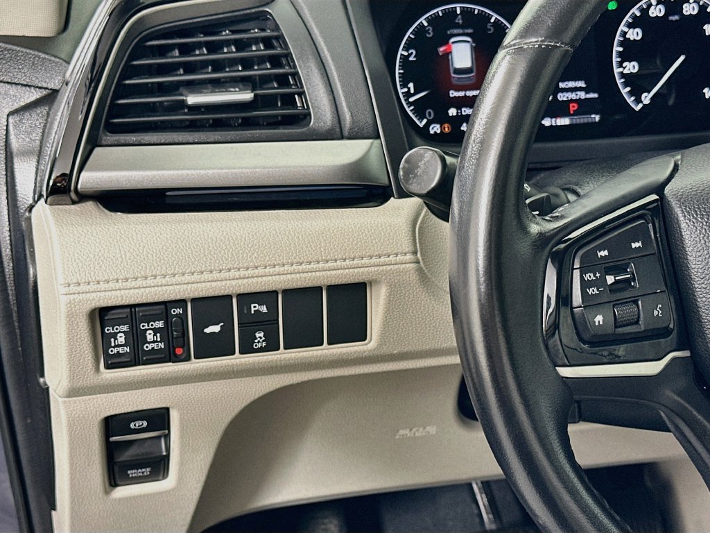 Certified 2025 Honda Odyssey Touring image 10