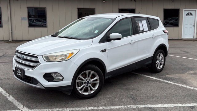 Used 2017 Ford Escape SE AWD/4WD image 2