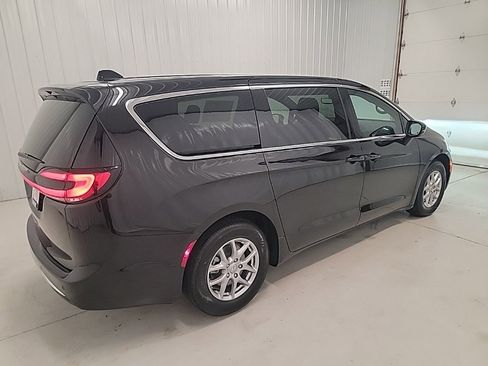 New 2025 Chrysler Pacifica Select image 6