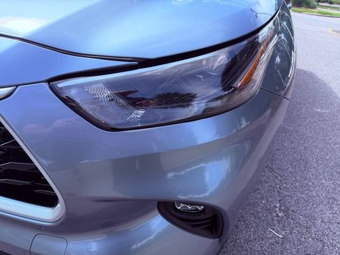 Used 2024 Toyota Highlander XLE FWD image 16