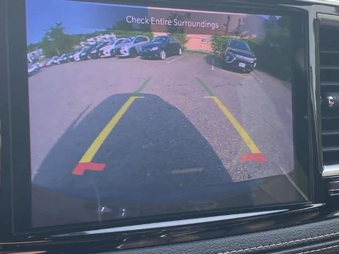 Used 2023 Chrysler Pacifica Limited w/ Uconnect Theater Family Group image 18