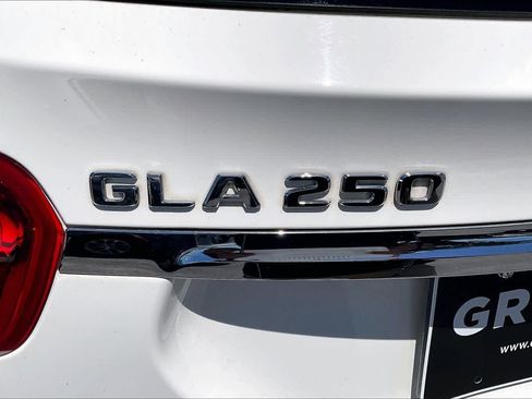 Used 2019 Mercedes-Benz GLA 250 4MATIC image 32