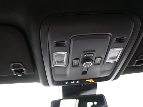 Used 2025 GMC Yukon XL Denali AWD/4WD image 12
