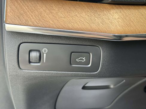 Certified 2022 Volvo XC90 T6 Momentum w/ Climate Package image 23