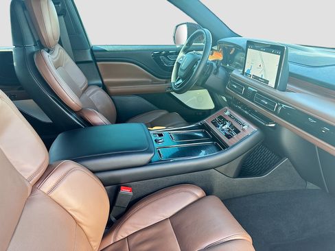 Used 2024 Lincoln Aviator Reserve w/ Equipment Group 201A image 32
