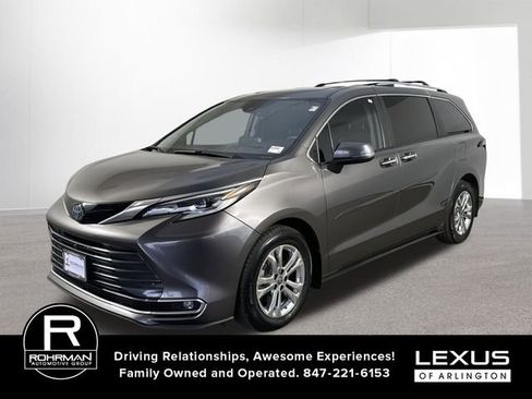 Used 2023 Toyota Sienna Platinum image 1