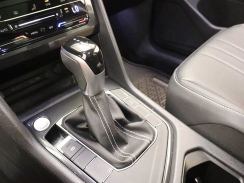 Certified 2023 Volkswagen Tiguan SE w/ Panoramic Sunroof Package FWD image 9