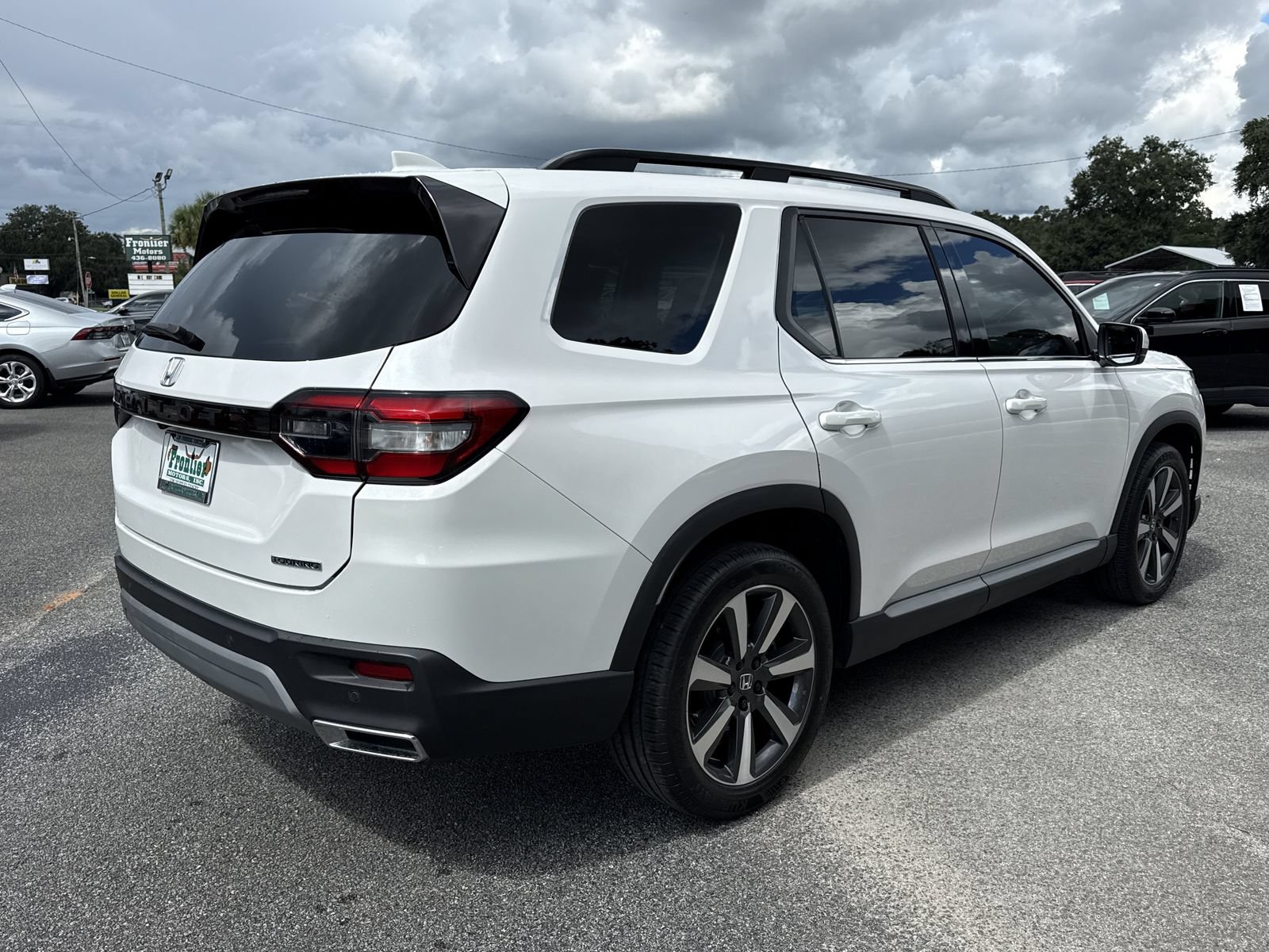 Used 2023 Honda Pilot Touring image 5