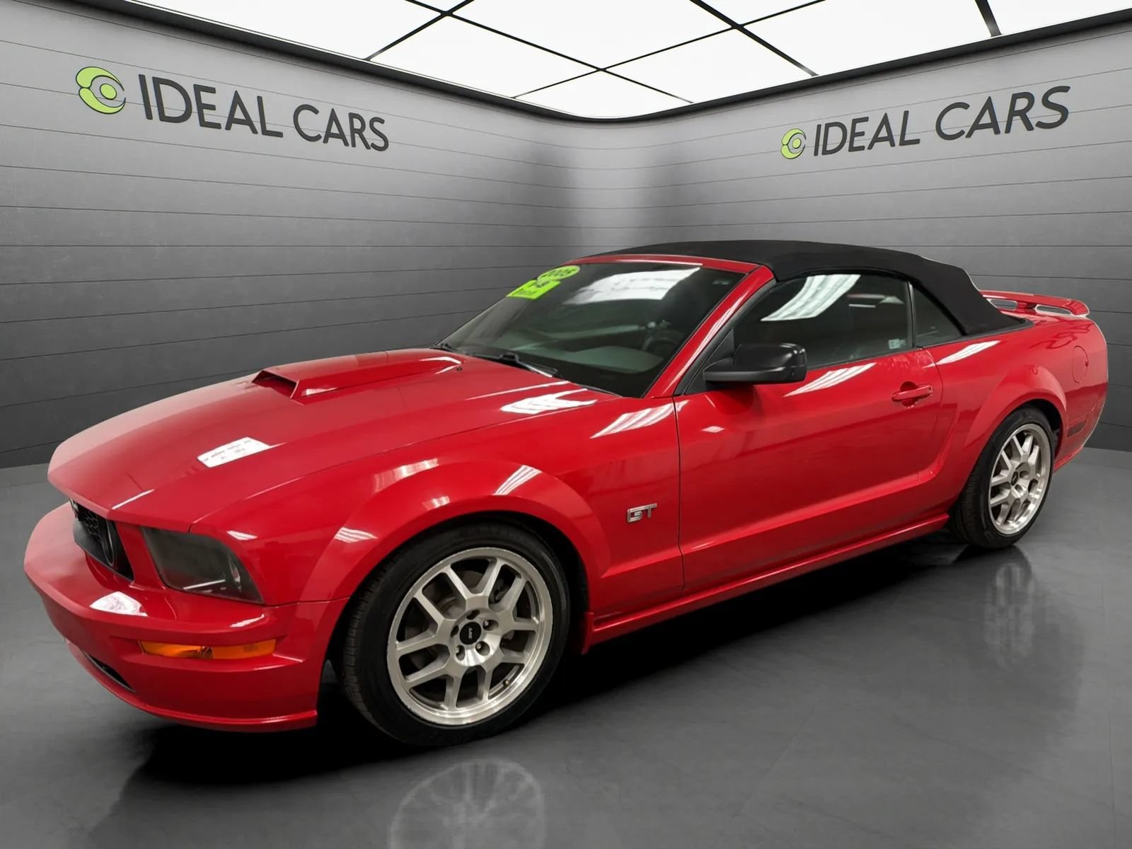Used 2005 Ford Mustang GT RWD image 1