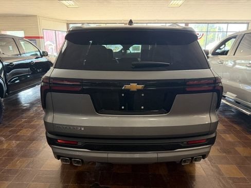 New 2026 Chevrolet Traverse LT w/ LPO, Floor Liner Package FWD image 3