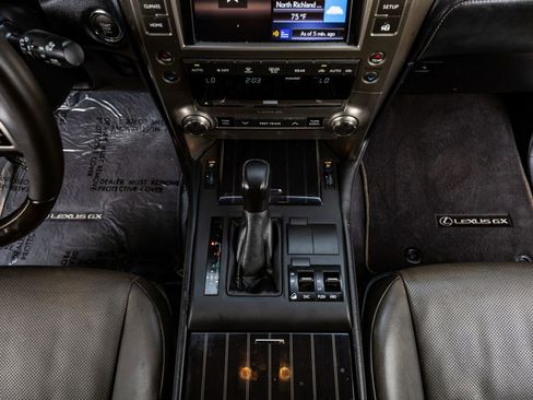 Used 2020 Lexus GX 460 Premium w/ Premium Package image 28