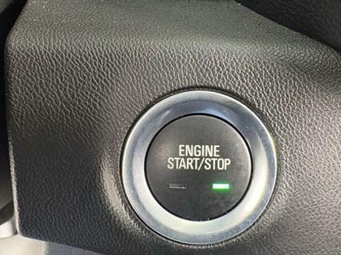 Used 2024 GMC Terrain SLT image 25