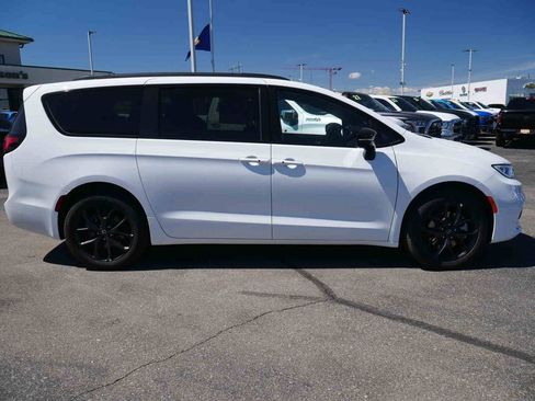 New 2026 Chrysler Pacifica Limited AWD/4WD image 20