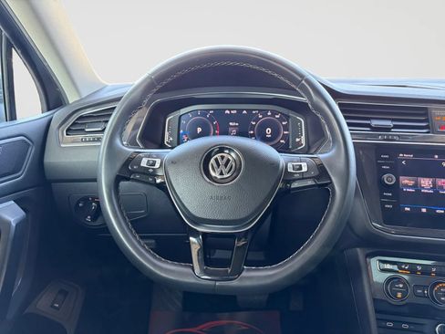 Used 2021 Volkswagen Tiguan SEL AWD/4WD image 29