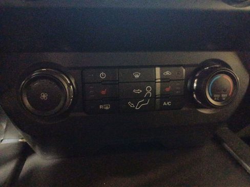 Used 2019 Ford F250 XLT w/ XLT Premium Package image 16