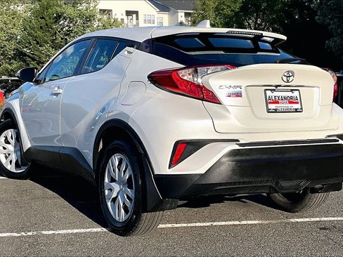 Used 2021 Toyota C-HR LE FWD image 10
