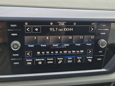 Used 2023 Volkswagen Taos SE image 22