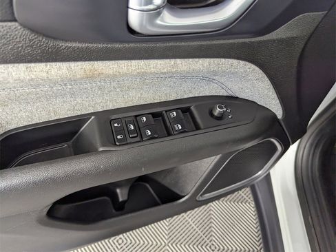 Used 2023 Jeep Compass Sport image 19