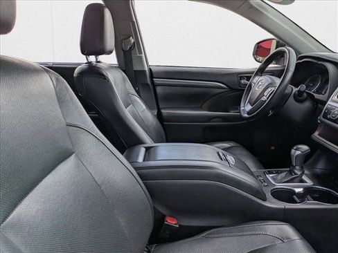 Used 2019 Toyota Highlander Limited Platinum image 24