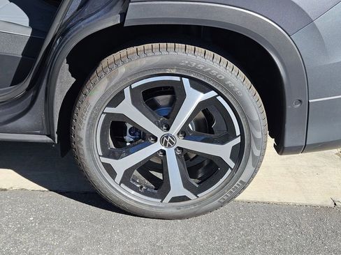 New 2026 Volkswagen Tiguan SE FWD image 23