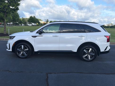 Used 2022 Kia Sorento EX w/ Panoramic Sunroof Package FWD image 6