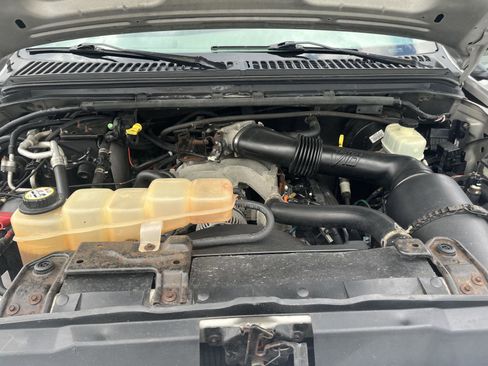 Used 2005 Ford Excursion XLT AWD/4WD image 28