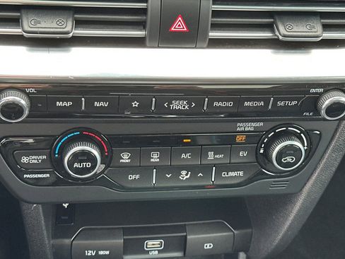 Used 2022 Kia Niro EX Premium image 22