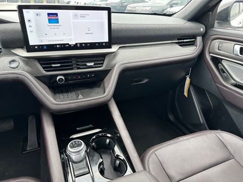 Used 2025 Ford Explorer Platinum w/ Ultimate Package AWD/4WD image 20