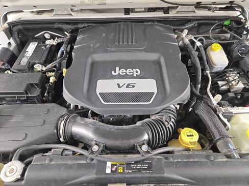 Used 2018 Jeep Wrangler Sport AWD/4WD image 23
