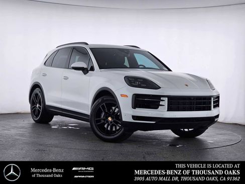 Used 2025 Porsche Cayenne image 1