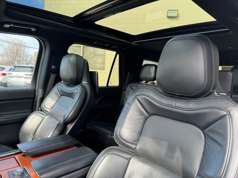 Used 2019 Lincoln Navigator Reserve image 22