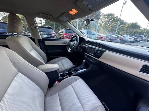 Used 2016 Toyota Corolla LE FWD image 19