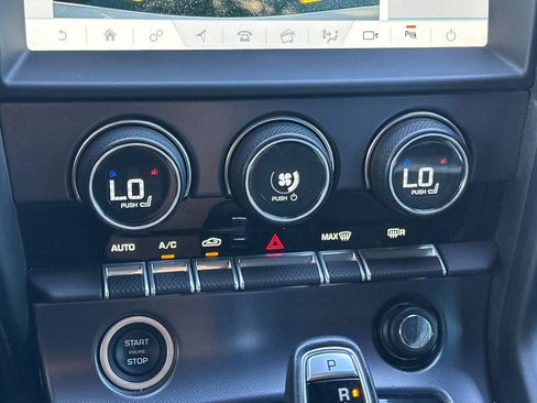 Used 2020 Jaguar F-TYPE Convertible RWD image 18