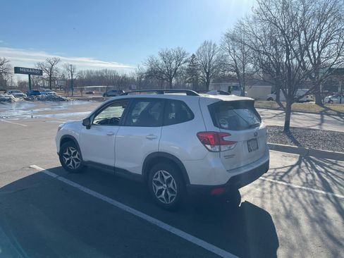 Used 2020 Subaru Forester Premium image 6