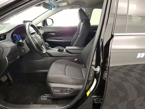 Used 2023 Toyota Venza LE AWD/4WD image 3