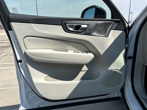 New 2026 Volvo XC60 T8 Ultra w/ Climate Package AWD/4WD image 9