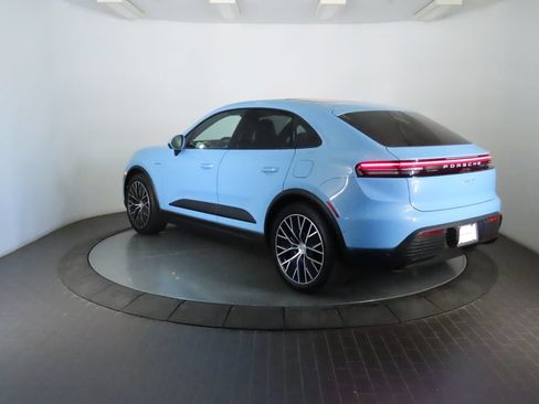 Used 2025 Porsche Macan 4 Electric w/ Premium Package AWD/4WD image 3
