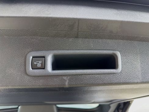 Certified 2025 Toyota Sienna XSE image 38