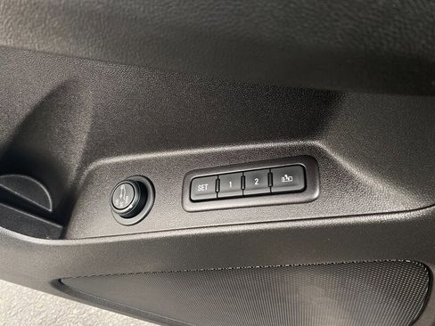 Used 2018 Chevrolet Equinox Premier image 30
