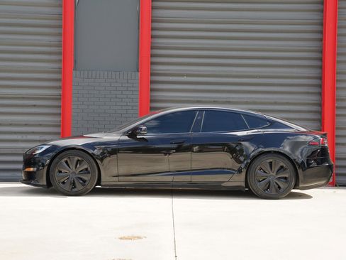 Used 2023 Tesla Model S Standard Range image 4
