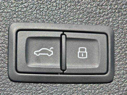 Used 2018 Audi Q5 2.0T Premium Plus w/ Premium Plus Package image 13