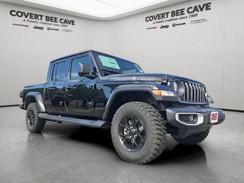 New 2025 Jeep Gladiator Sport image 1