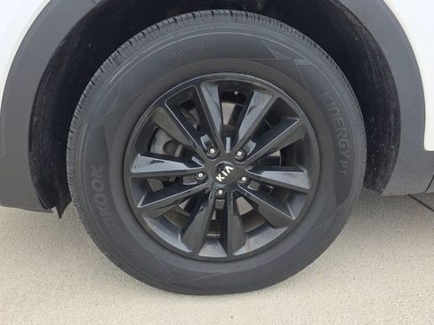 Used 2019 Kia Sorento LX image 10