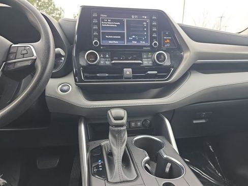 Used 2021 Toyota Highlander L image 38
