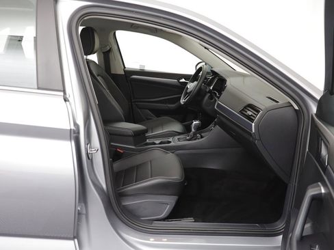 Certified 2022 Volkswagen Jetta SE image 17