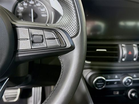 Used 2023 Alfa Romeo Giulia Sprint image 22