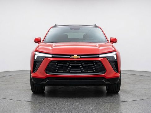 Used 2025 Chevrolet Blazer LT FWD image 2