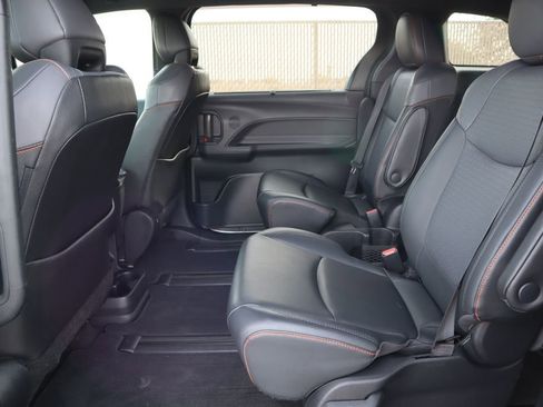 Used 2022 Toyota Sienna XSE image 20