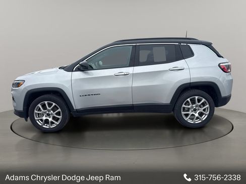 Used 2025 Jeep Compass Limited AWD/4WD image 4