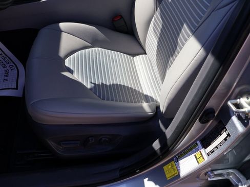 Used 2020 Toyota Camry SE image 33